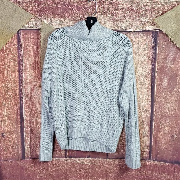 LIKE NEW URBAN OUTFITTERS V NECK COLLAR CUT OUT GREY KNIT SWEATER - Picture 5 of 6